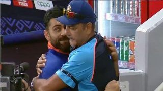 Virat Kohli-Ravi Shastri Bromance After India Beat Namibia in Last T20 WC Super 12 Game Wins Twitterverse; Video Goes Viral | WATCH
